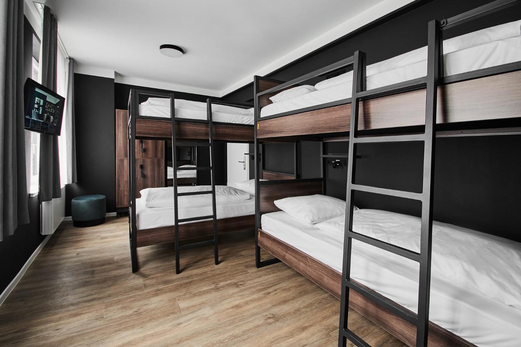Bed 4-Bed Mixed Dormitory Room